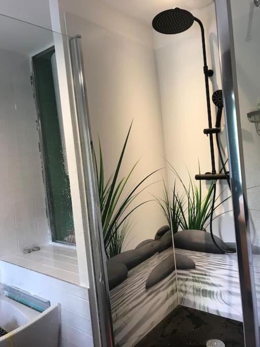 Villa Les Terrasses Dans La Nature Avec Piscine A 2 Pas De Lyon, Metro A 15Mn A Pied Pour Lyon Centre En 10Mn Ou Bus A 300M Pour Lyon Centre Oullins Exterior foto
